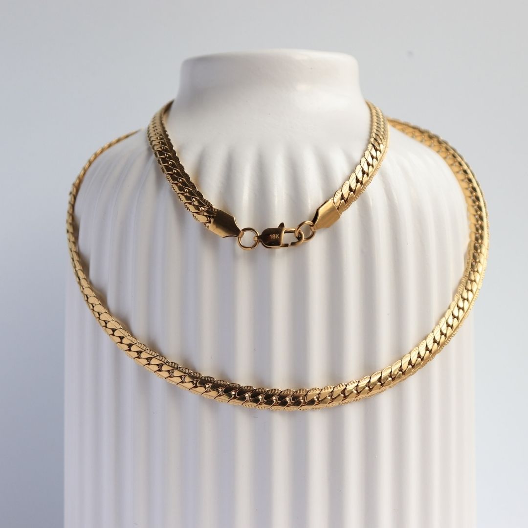 Cadena Grabada 6 mm – Oro Laminado 18K (65 cm)