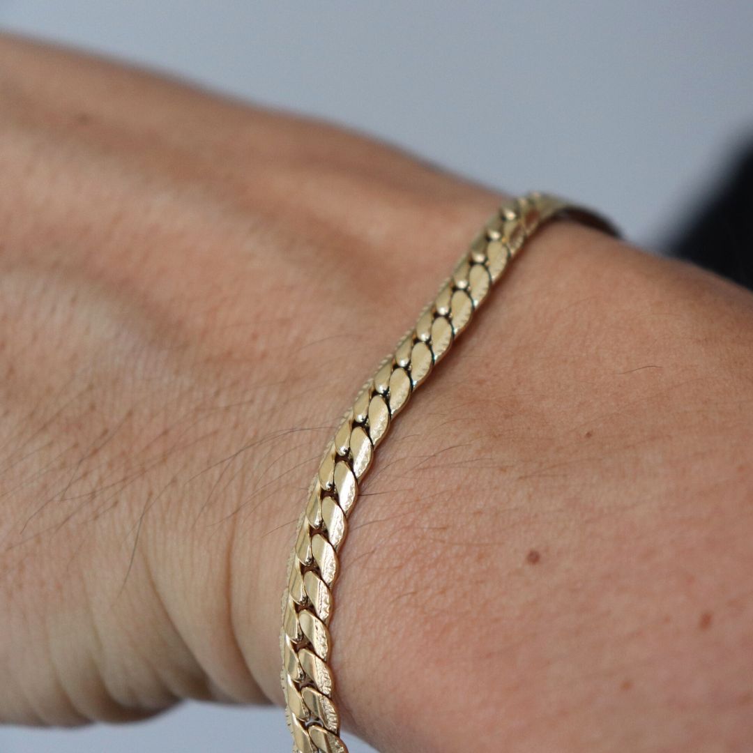 Pulsera Grabada 6 mm – Oro Laminado 18K (20 cm)